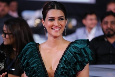 Actress Kriti Sanon at the Zee Cine Awards 2020.