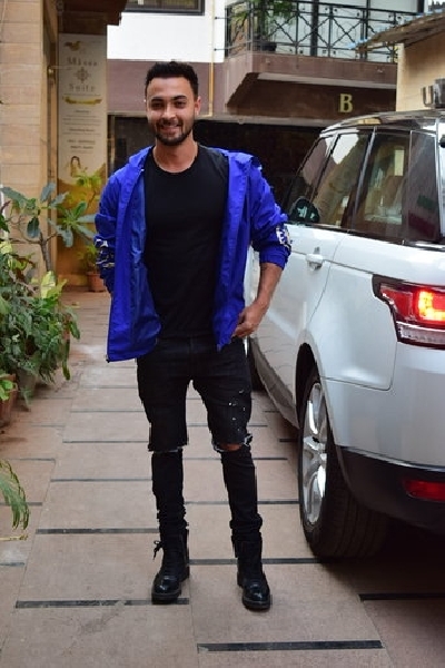 Mumbai:  Actor Aayush Sharma seen at Juhu in Mumbai on March 16, 2020. (Photo: IANS)