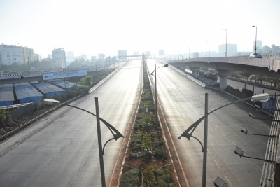 Mumbai: Mumbai bears a deserted look during nationwide shutdown - Janata Curfew - called by Prime Minister Narendra Modi as a measure to contain the spread of COVID-19, on March 22, 2020. (Photo: IANS)