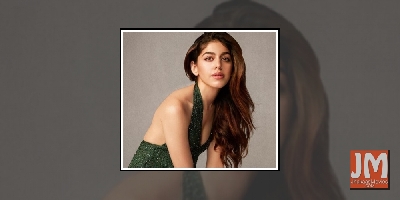 Alaya F shares her â€˜happy clicks on beachâ€™