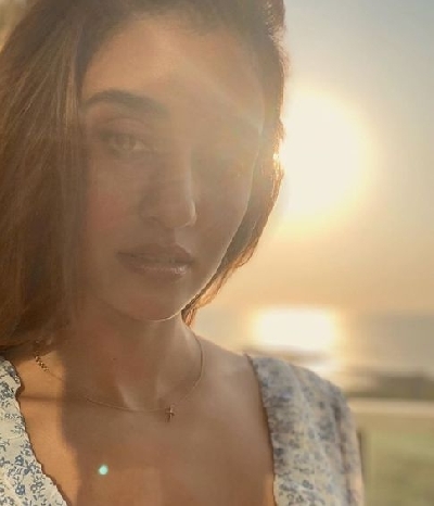 Actress Disha Patani treated her fans with a stunning photograph of herself. Disha took to Instagram, where she shared a string of photographs. In one image, the "Baaghi 2" star can be seen wearing a white floral summer dress.In the other photograph, she shared a sun-kissed selfie of himself.