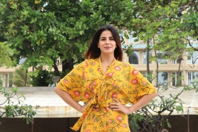 Mumbai, March 30 (IANS) Actress Kirti Kulhari has a unique suggestion for citizens confined to their homes during the COVID 19 pandemic lockdown. The actress suggests we should follow a daily routine for activities like waking up from sleep, watching TV and eating.
