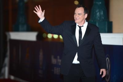 Los Angeles, April 1 (IANS) Filmmaker Quentin Tarantino says Brad Pitt was happy to take off his shirts for a scene in their film 