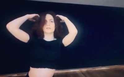 Lockdown diaries: Elli AvrRam cheers up spirits with cool dance video.