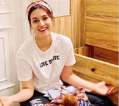 Kriti Sanon cleans her wardrobe.