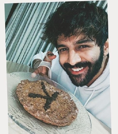 Kartik bakes birthday cake for sister amid lockdown.