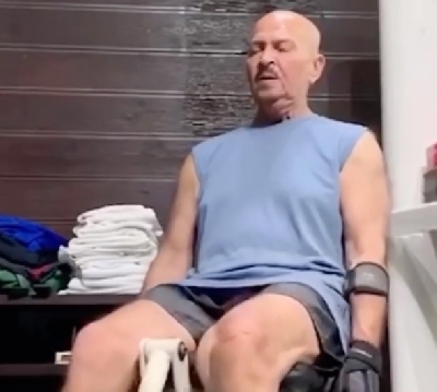 Hrithik Roshan: Coronavirus should be afraid of my dad.