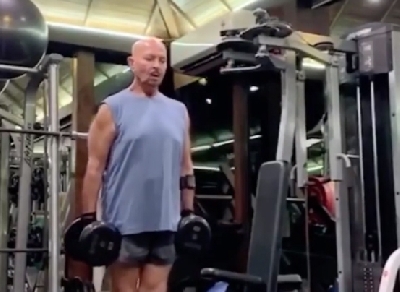 Hrithik Roshan: Coronavirus should be afraid of my dad.