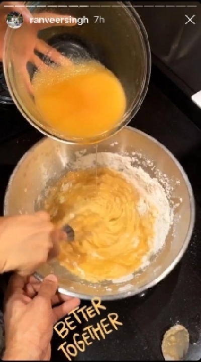 Deepika turns Masterchef for hubby Ranveer