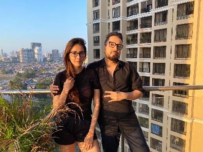 Mika Singh records song with next-door neighbour Chahatt Khanna.