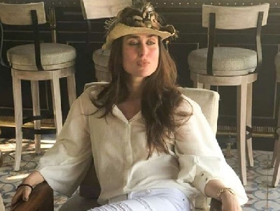 Kareena perfects 'work from home' with a pout.