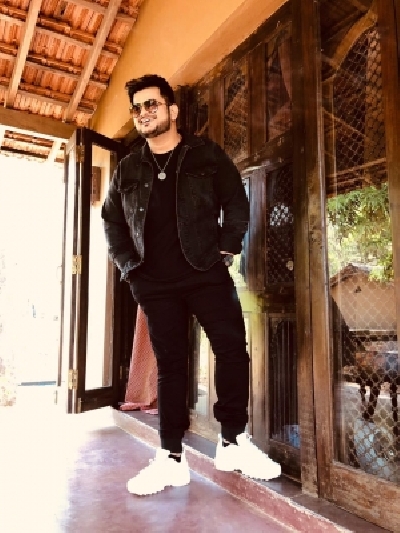 Vishal Mishra sings about past love experience with Ali Fazal, Surbhi in music video