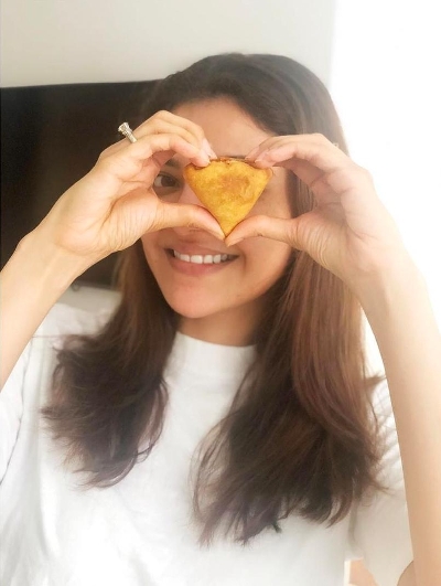 Lockdown diaries: Kajal Aggarwal learns to make khasta samosas from mum.