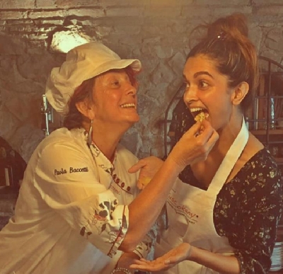 Ranveer calls Deepika cheesy lover.