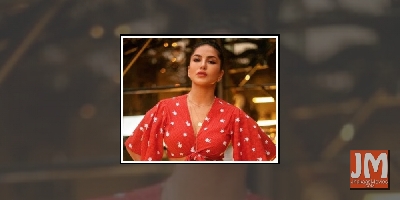 Sunny Leone goes to the farm