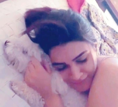 Lockdown diaries: Kriti Sanon is having a 'pawsome' time .