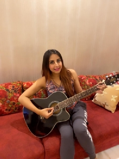 Sanjjanaa Galrani learns guitar during quarantine.