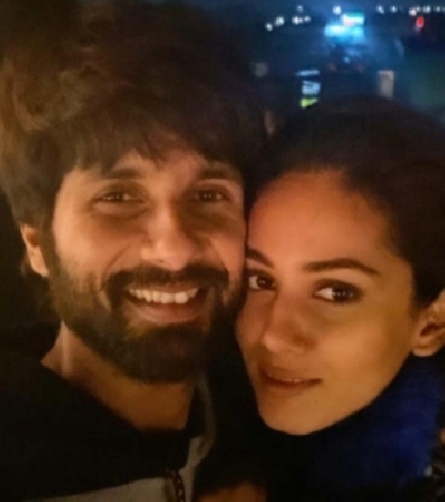 Mumbai, April 20 (IANS) Bollywood star Shahid Kapoor and his wife Mira Rajput Kapoor engaged in a funny online war, where Mira ended up taking a 