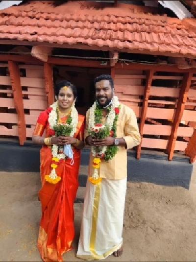 Manikandan Achari with his wife Anjali.