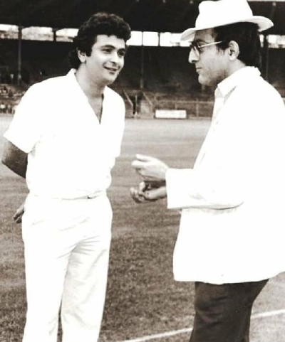 Rishi, Pataudi in same frame: Kareena shares rare pic.