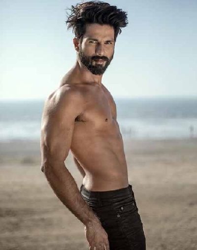Fans drool over Shahid's shirtless avatar.