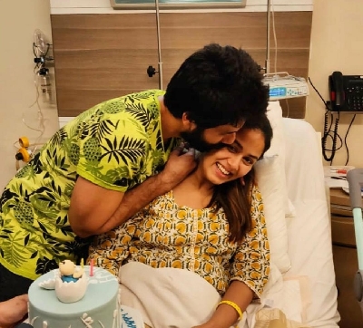 When 'questionably dressed' Shahid planted a kiss on Mira's cheek.