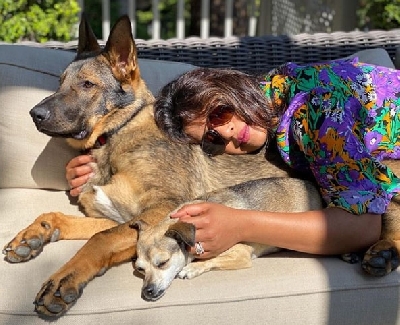 Priyanka Chopra's new pic packed with sunshine, cuddles.