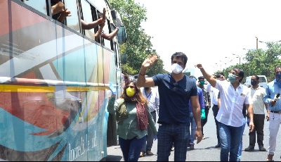 Sonu Sood arranges bus transport for migrant workers.