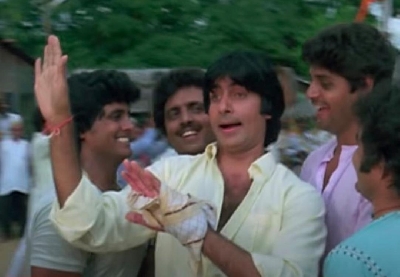 Big B recalls the time a Diwali bomb exploded in his hand.