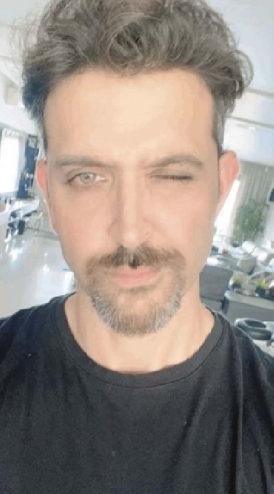 Hrithik Roshan keeps fast for 23 hours.