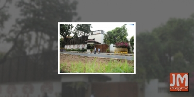 Big B appreciates workers on Sunday duty outside his bungalow