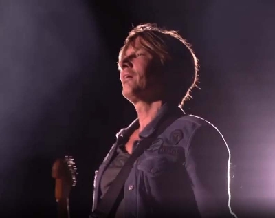 COVID-19: Keith Urban performs for over 200 healthcare workers.