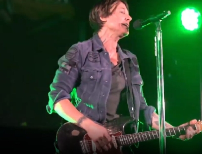 COVID-19: Keith Urban performs for over 200 healthcare workers.