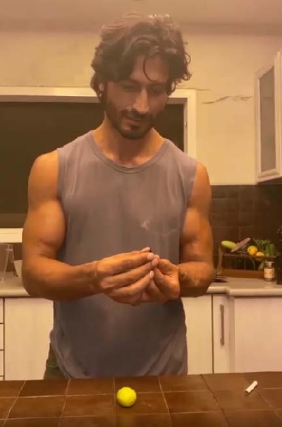 Vidyut Jammwal trick to cut a lemon with a cigarette butt.