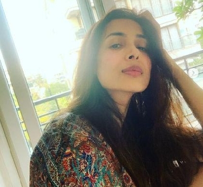 Kareena, Malaika bond over 'kaftan'.