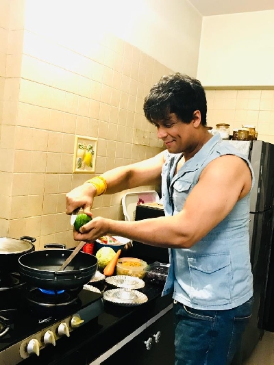 Ranjha Vikram Singh spreads happiness on occasion of Eid.