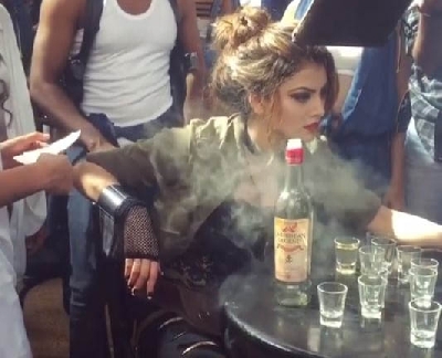 When Urvashi was shouted at for not knowing how to smoke.