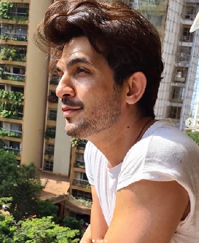 Arjun Bijlani 'more worried now' after person contracts COVID-19 in his building.