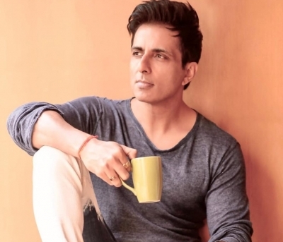 Mumbai, May 28 (IANS) Governor of Maharashtra Bhagat Singh Koshyari has praised Bollywood star Sonu Sood for extending help to stranded migrant labourers, and ensuring safe travel for them.