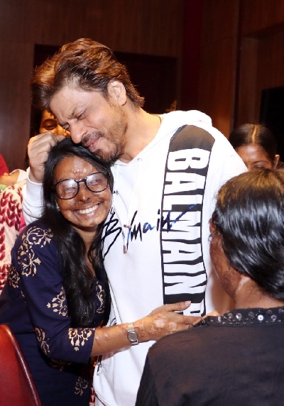 Shah Rukh, Gauri come forward to support people affected by Cyclone Amphan.
