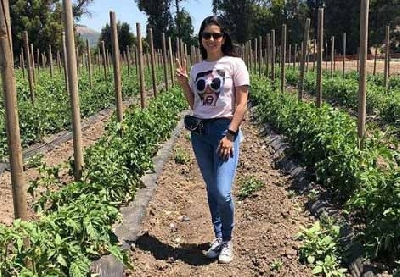 Sunny Leone goes to the farm.
