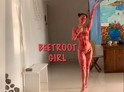 Elli AvrRam turns into 