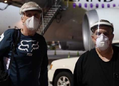 James Cameron reaches New Zealand to restart 'Avatar' sequels.