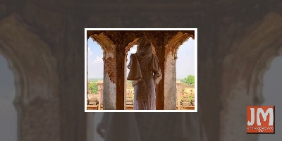 Janhvi finds old phone, shares old memories