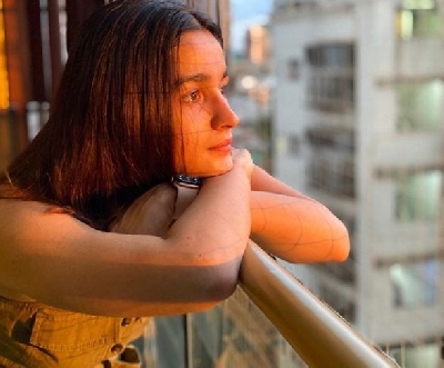 Alia Bhatt posts sun kissed picture.