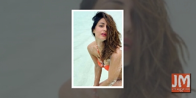 hnaHina Khan suggests not to wipe phones with alcohol-based sanitiser