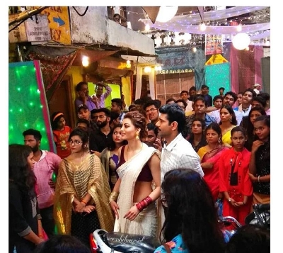 Urvashi Rautela is 'very positive' about Hindi remake of 'Thiruttu Payale 2'.