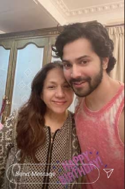 Varun Dhawan throws mini-bash on mom's birthday.