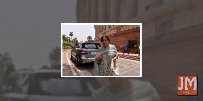 Anupam Kher misses wife Kirron on her b'day