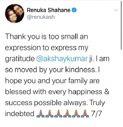 Renuka Shahane thanks Akshay Kumar.